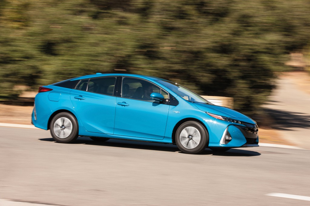 2017_Toyota_Prius_Prime_Advanced_001_AF407ABB2C3370983AC3CEA