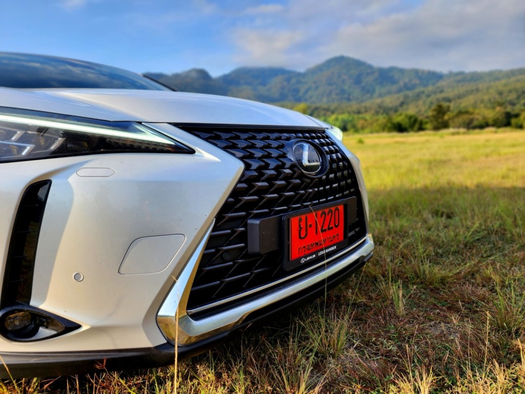 Lexus UX250H_01