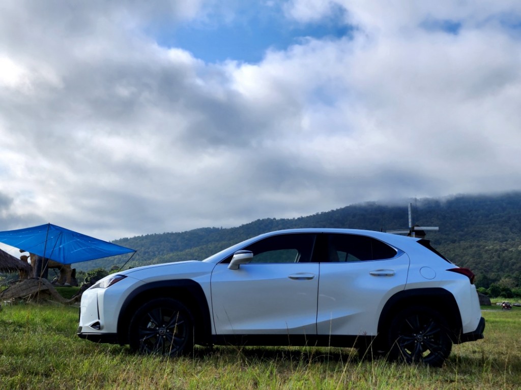 Lexus UX250H_04