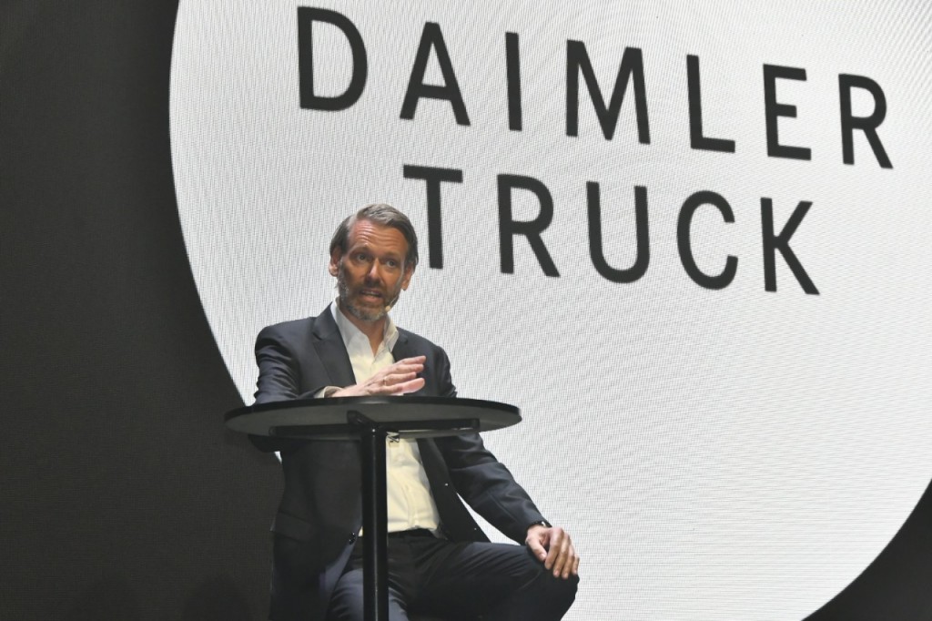 LINE_ALBUM_NEW DAIMLER  TRUCK_๒๓๐๖๐๙