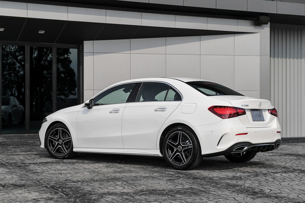 MERCEDES-BENZ A200 AMG DYNAMIC