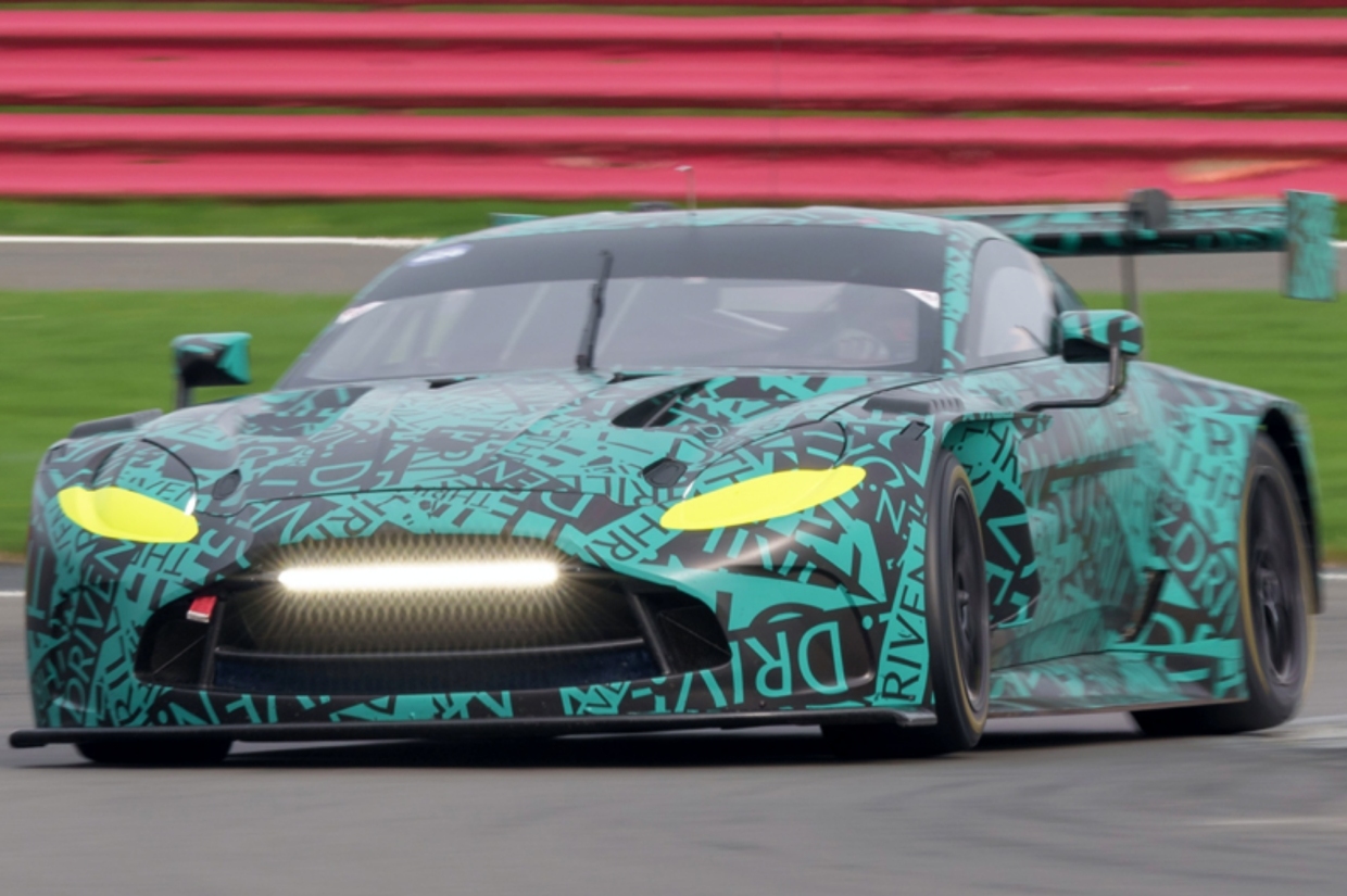 Aston Martin Vantage GT3 ทดสอบใน Silverstone