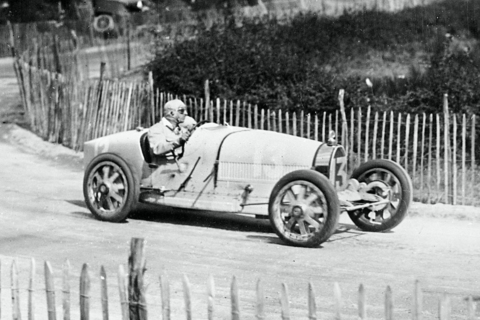 Bugatti ปัดฝุ่นเครื่องยนต์ 8 สูบแถวเรียง ที่เคยสร้างชื่อจากยุค 50