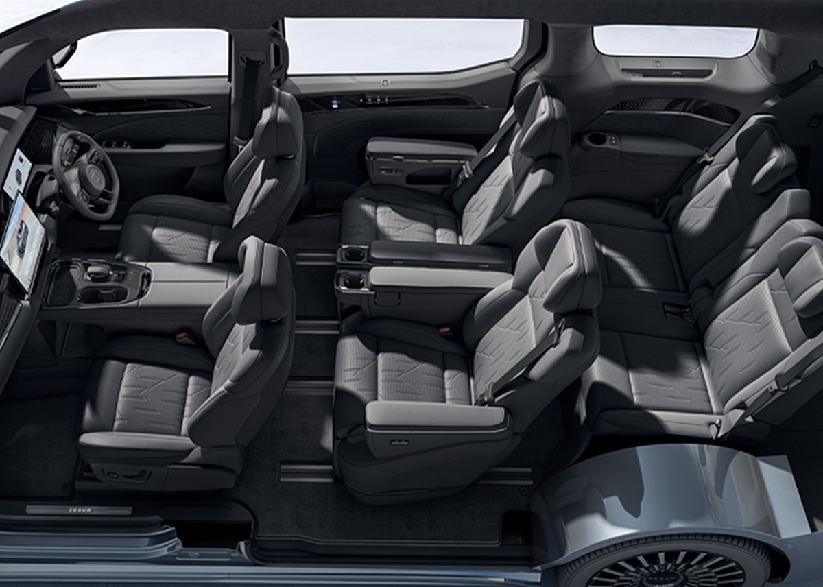 Black 7 in Zeekr 009