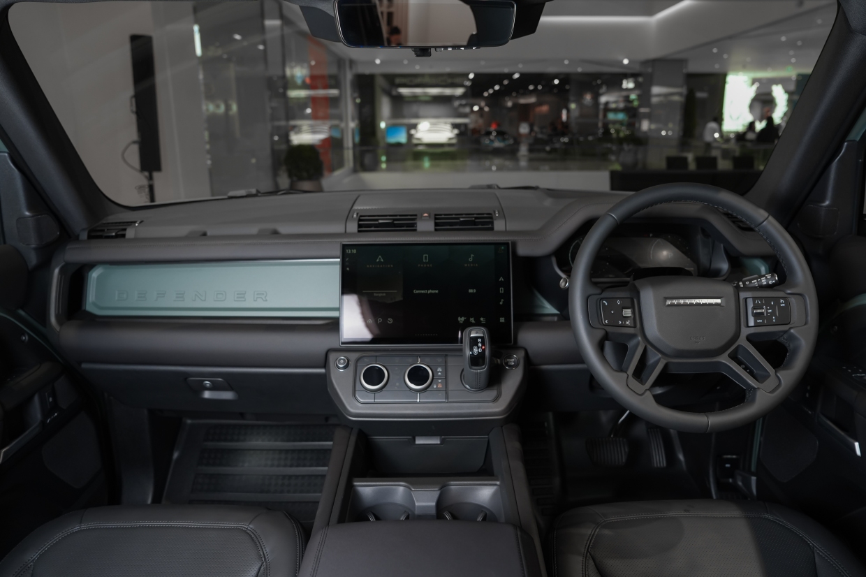 Land Rover Defender 110 Trophy Edition ราคา 10 คัน Inchcape Thailand