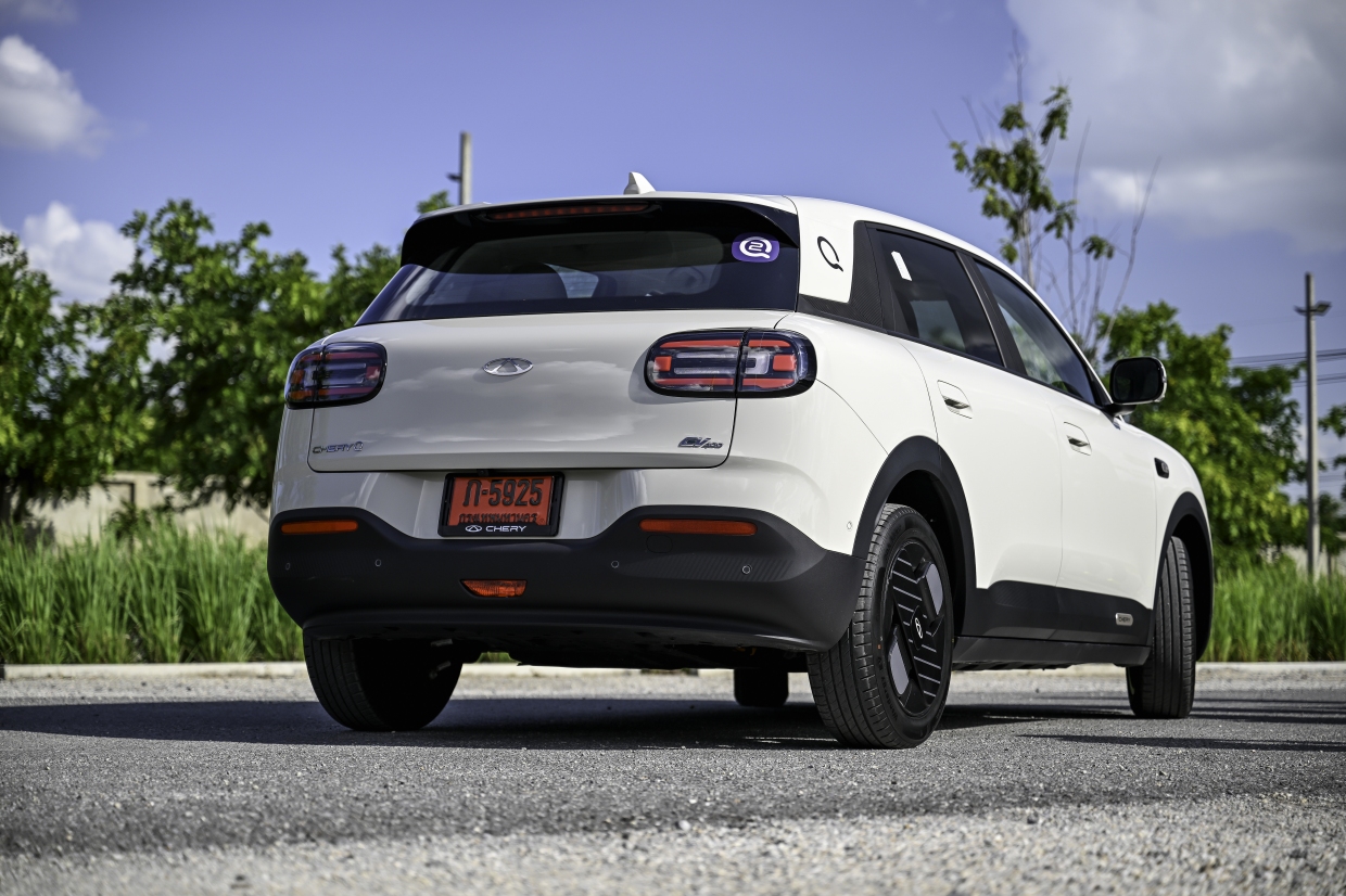 ดีไซจน์ภายนอก Chery Q รถยนต์ไฟฟ้าแฮทช์แบคทรงโค้งมน พร้อมประตูท้ายไฟฟ้าและฝากระโปรงหน้าเปิด-ปิดด้วยไฟฟ้า