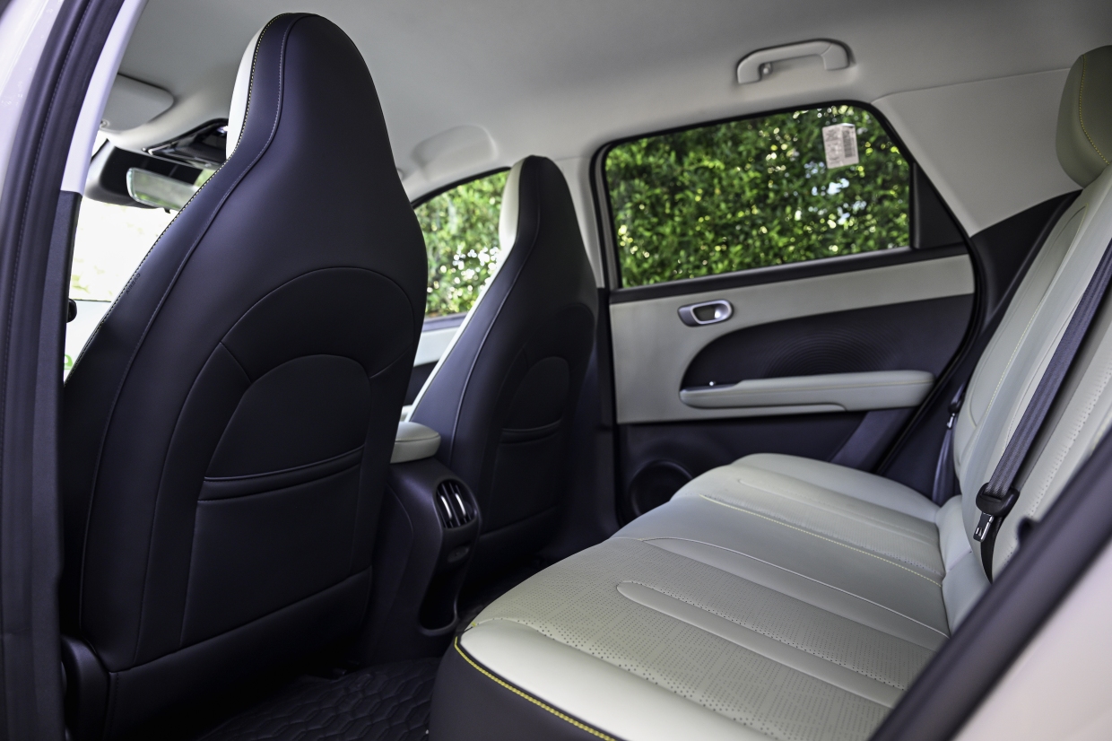 คอนโซลหน้า Chery Q ออกแบบเรียบง่าย พร้อมหน้าจอกลางระบบสัมผัสและปุ่มควบคุมเครื่องปรับอากาศ