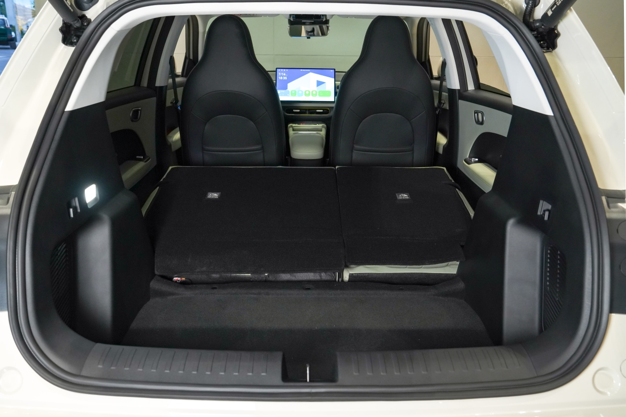 คอนโซลหน้า Chery Q ออกแบบเรียบง่าย พร้อมหน้าจอกลางระบบสัมผัสและปุ่มควบคุมเครื่องปรับอากาศ