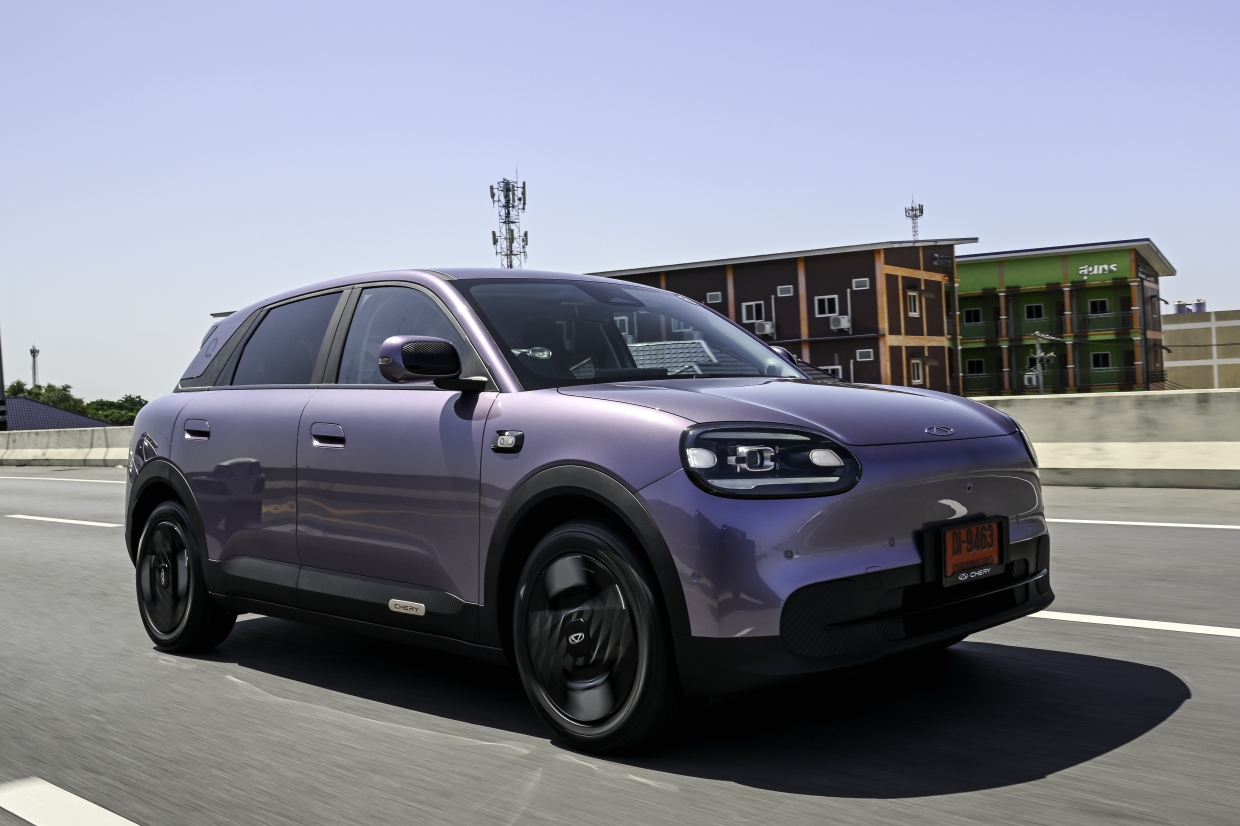 Chery Q ขณะทดลองขับบนทางหลวงด้วยความเร็วเดินทาง เพื่อทดสอบอัตราเร่ง ความมั่นคง และการใช้พลังงานไฟฟ้า